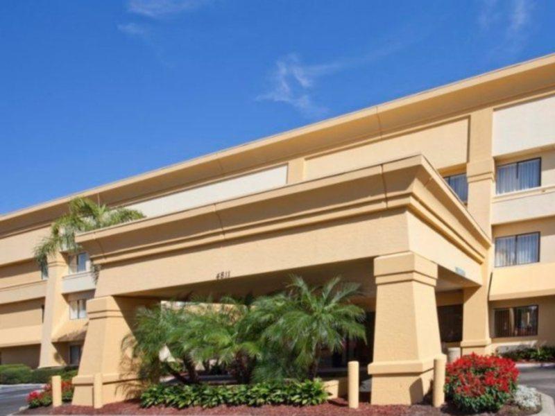La Quinta By Wyndham Tampa Fairgrounds - Casino Hotell Eksteriør bilde